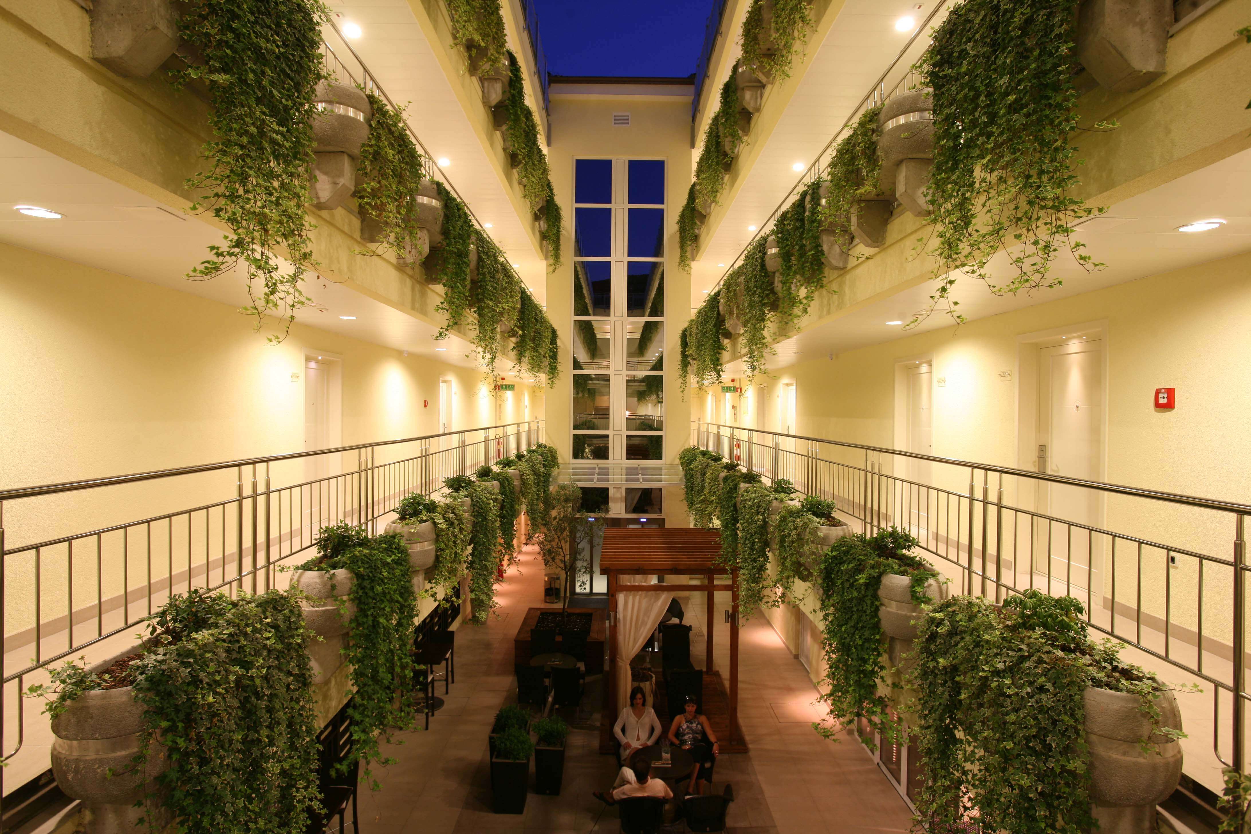 atrium 3